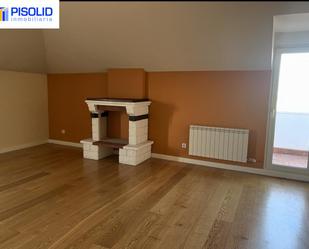 Sala d'estar de Àtic en venda en Santovenia de Pisuerga amb Calefacció, Terrassa i Traster