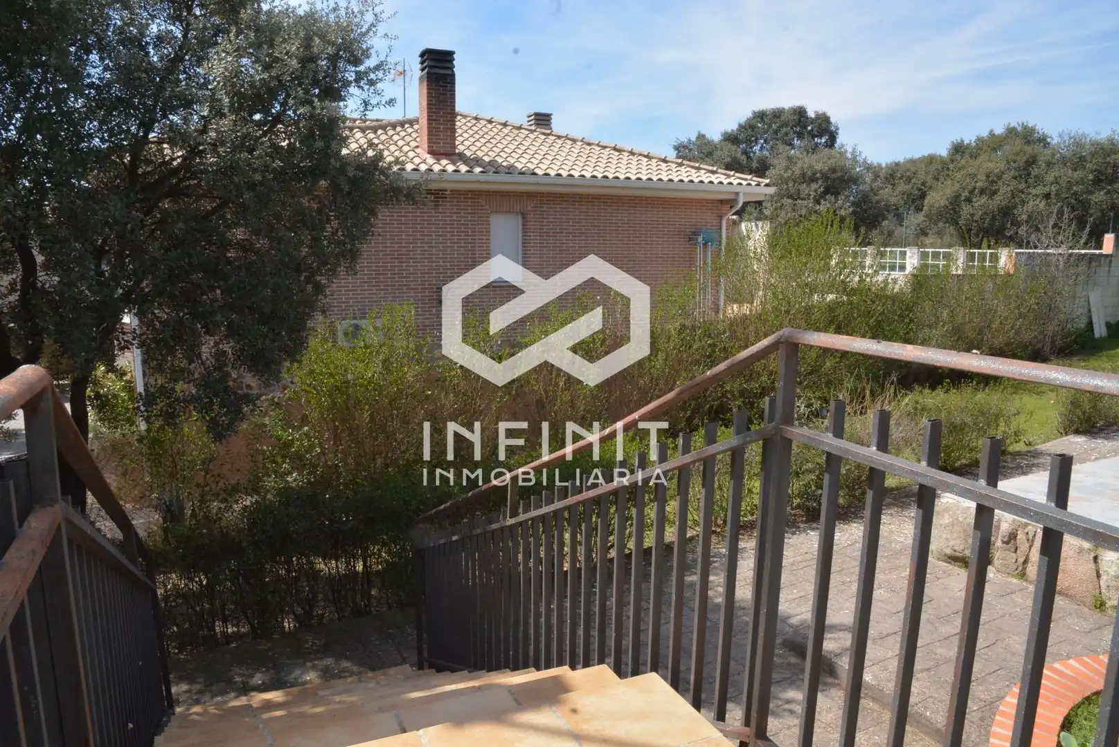 Vista exterior de Casa o chalet en venta en Valdeaveruelo con Calefacción, Jardín privado y Terraza