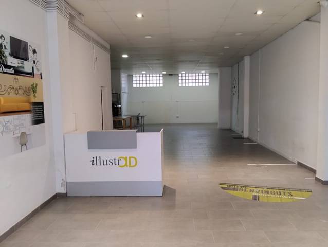 Local comercial en Alquiler en Carrer de Lleida en Plaça Catalunya