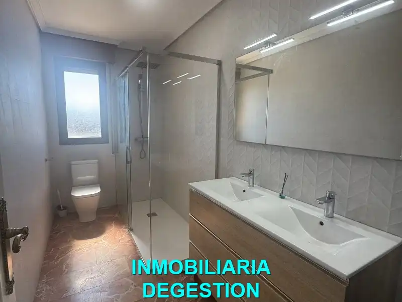 Bathroom of Flat for rent in Linares  with Air Conditioner and Balcony
