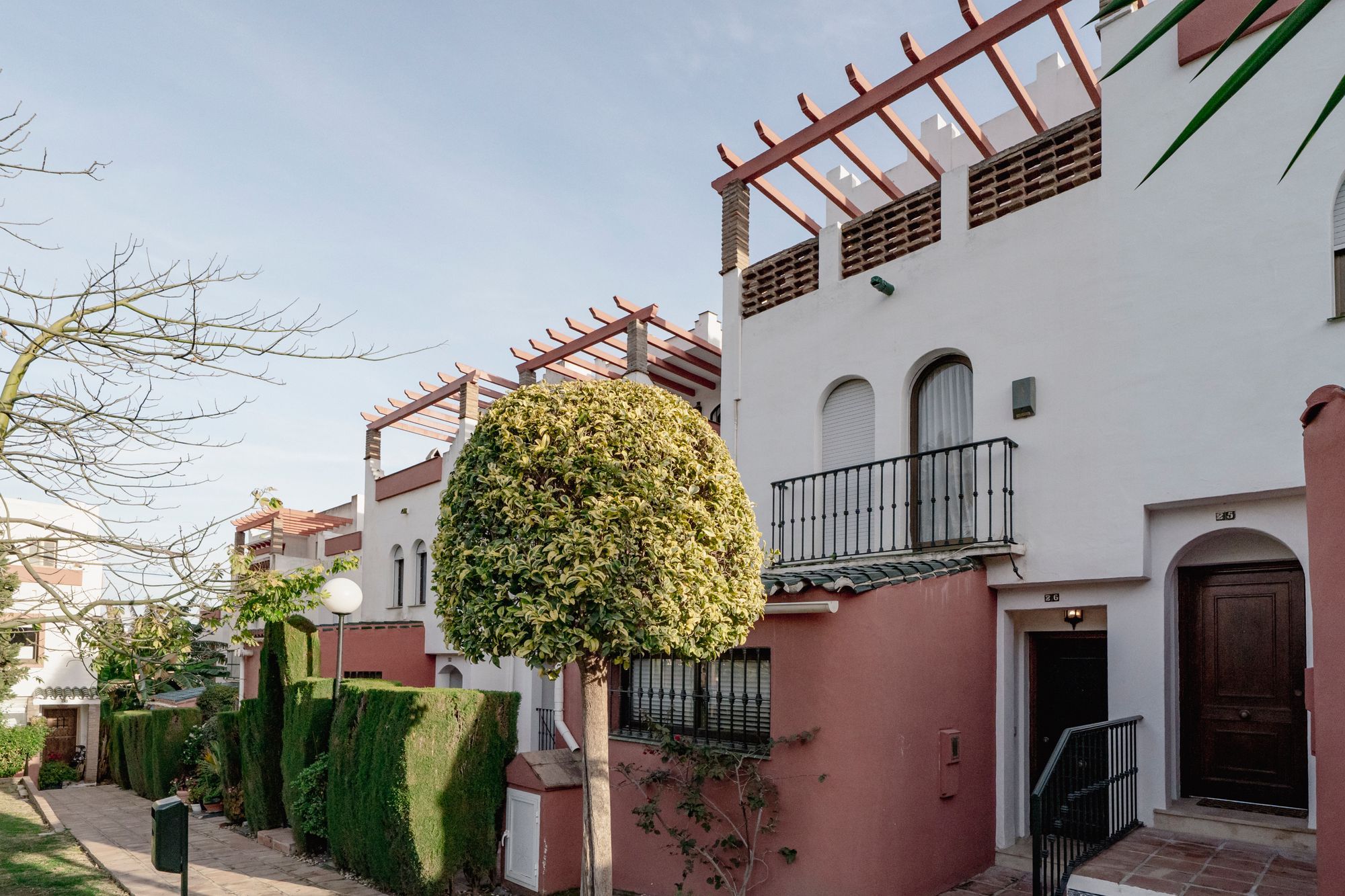 Exterior view of Single-family semi-detached for sale in Estepona  with Terrace