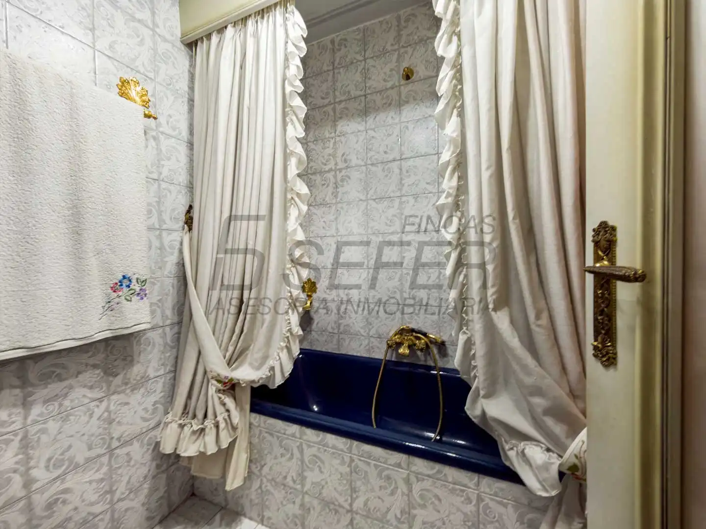 Baño de Piso en venta en Vila-real con TV