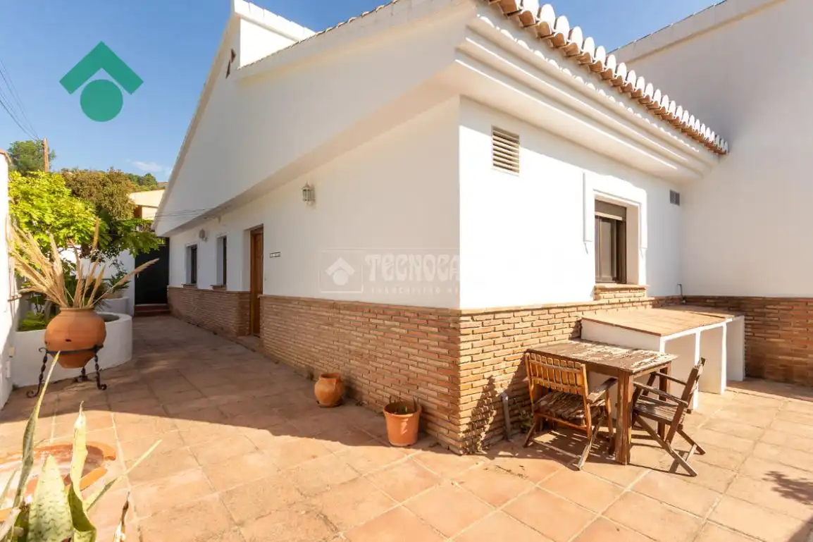 Außenansicht von Haus oder Chalet zum Verkauf in Almuñécar mit Privatgarten und Terrasse