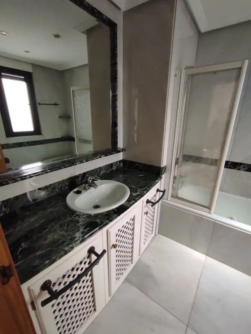 Bathroom of Duplexes for rent in León Capital   with Heating