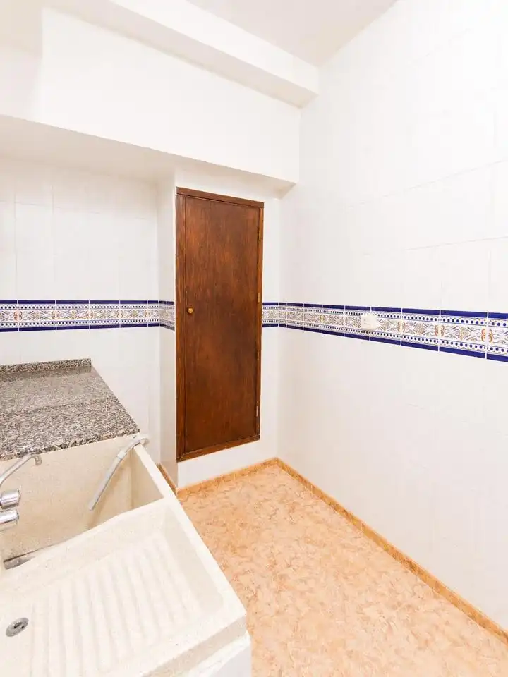 Bany de Casa o xalet en venda en Oliva amb Jardí privat, Terrassa i Traster