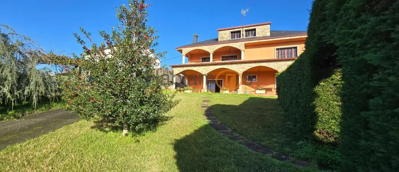 Jardí de Casa o xalet en venda en Vilagarcía de Arousa amb Calefacció, Jardí privat i Terrassa