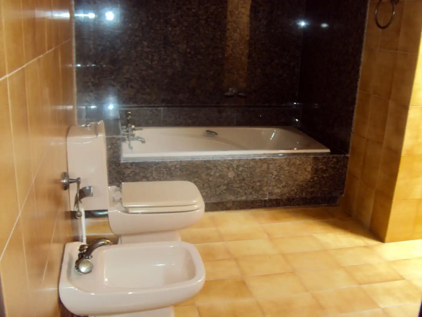 Badezimmer von Country house zum Verkauf in Gijón  mit Klimaanlage, Privatgarten und Terrasse