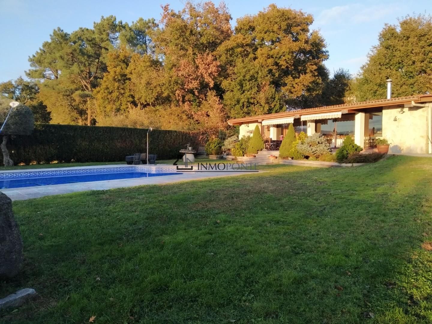 Jardín de Casa o chalet en venta en Pontevedra Capital  con Jardín privado