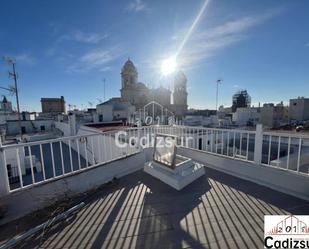 Vista exterior de Àtic en venda en  Cádiz Capital amb Aire condicionat, Terrassa i Moblat