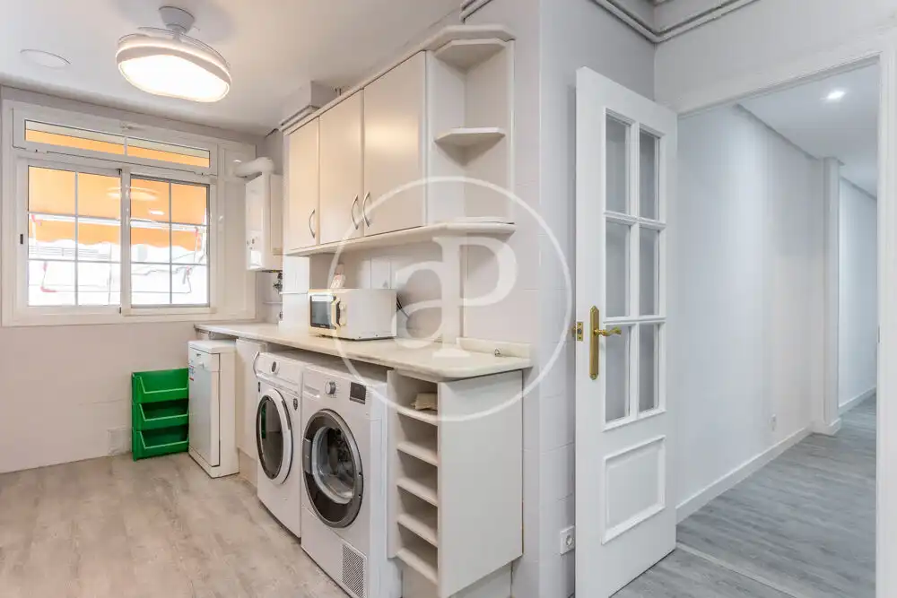 Cocina de Piso de alquiler en Valencia con Aire acondicionado, Calefacción y Balcón