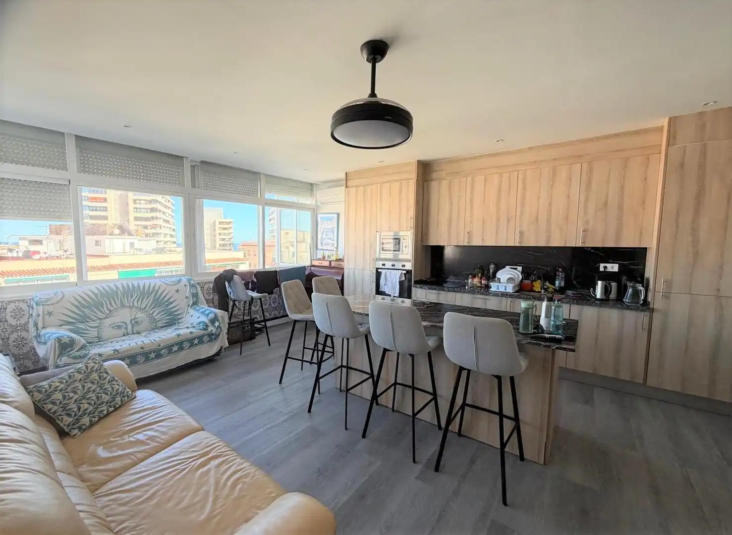 Sala de estar de Apartamento en venta en Torremolinos con Aire acondicionado y Amueblado