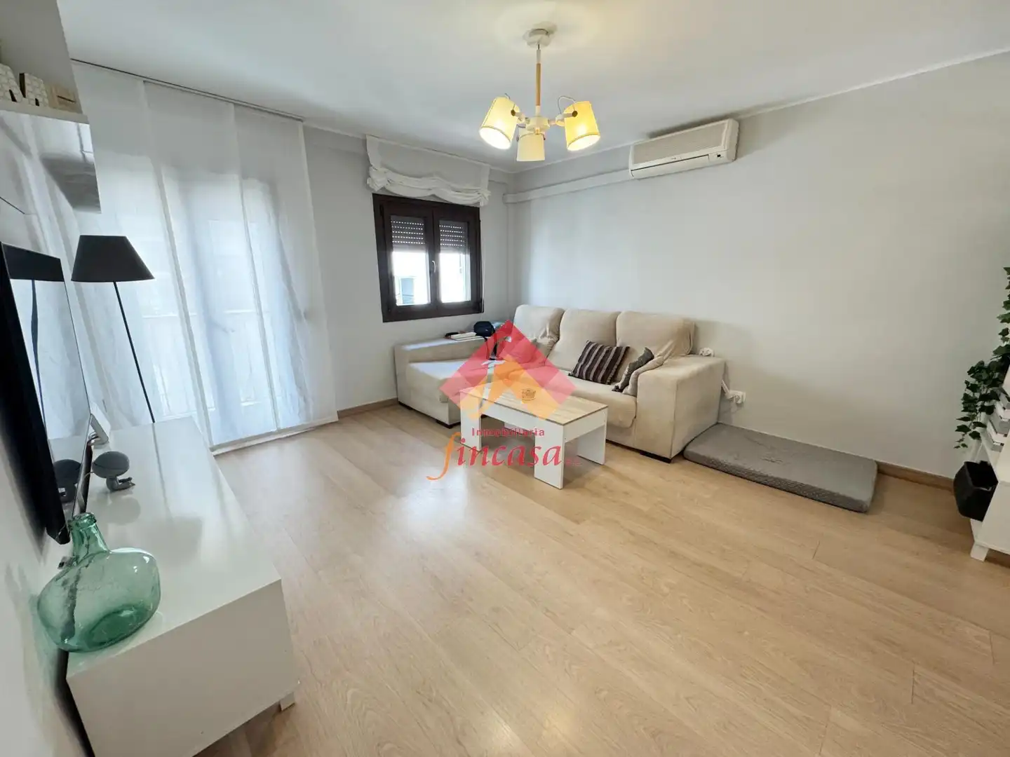 Living room of Flat for sale in Ronda  with Terrace and Storage room