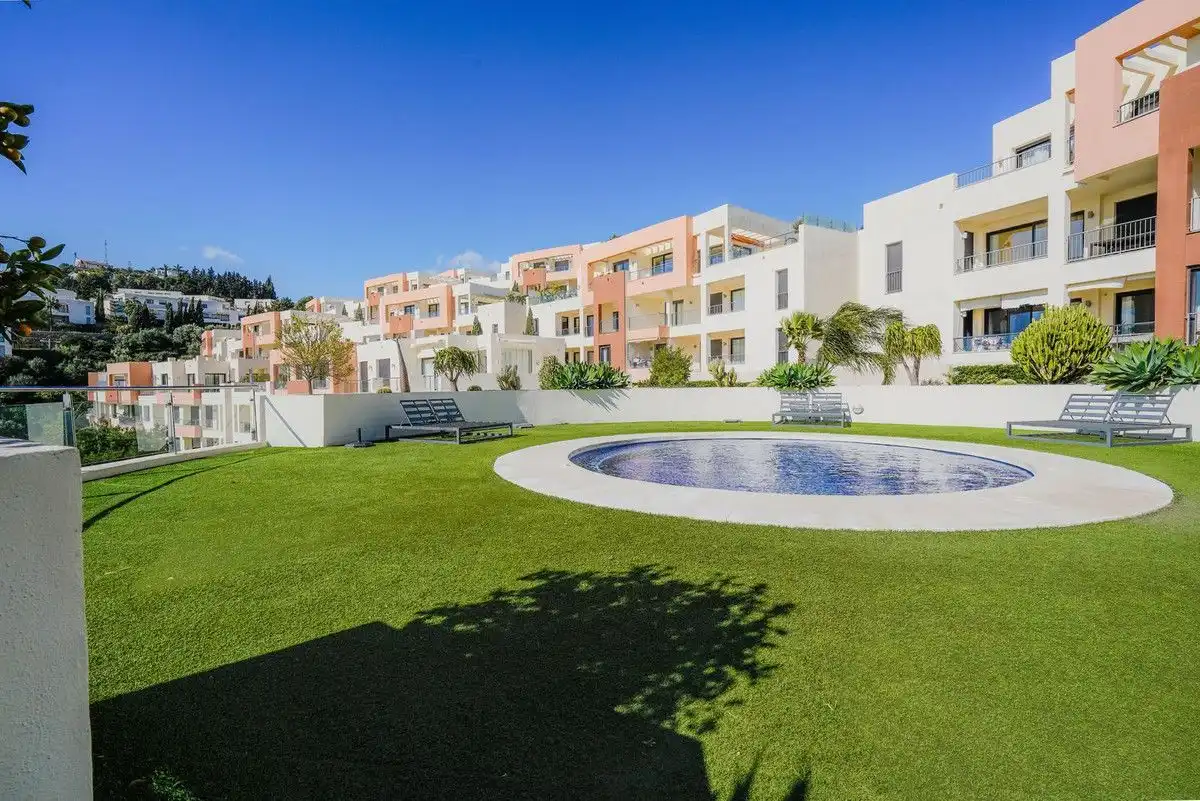 Vista exterior de Àtic en venda en Marbella amb Aire condicionat, Calefacció i Terrassa