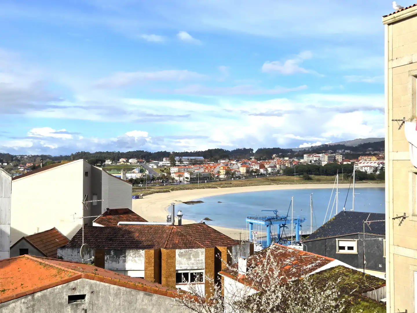 Exterior view of Flat for sale in Sanxenxo  with Parquet flooring, Terrace and Oven
