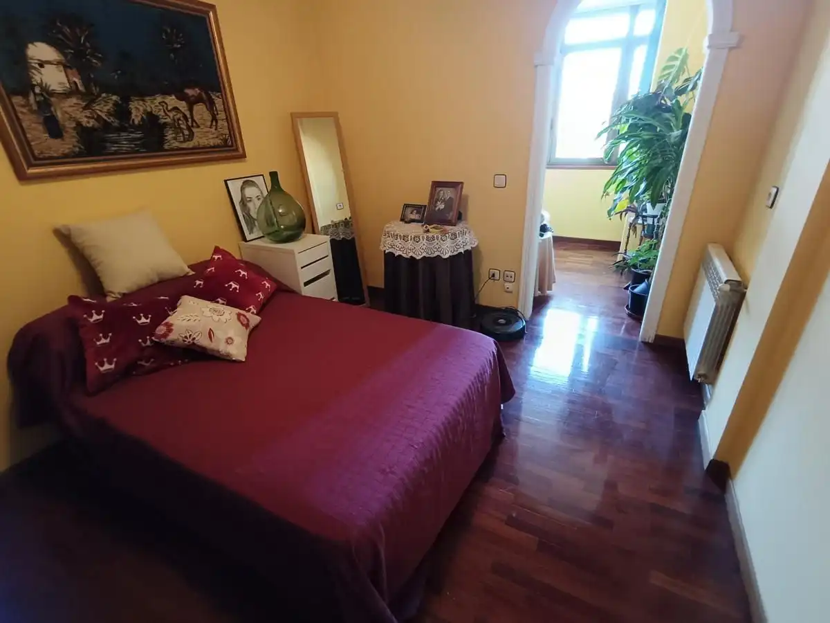 Schlafzimmer von Wohnung zum Verkauf in Llanes mit Heizung, Terrasse und Abstellraum