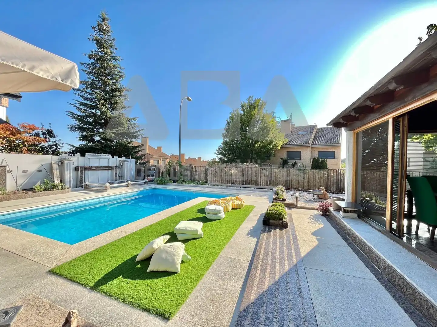 Swimming pool of Houses for sale in Torrelodones  with Air Conditioner, Heating and Private garden