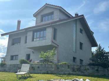 Detached house with garden for sale in Ventiun