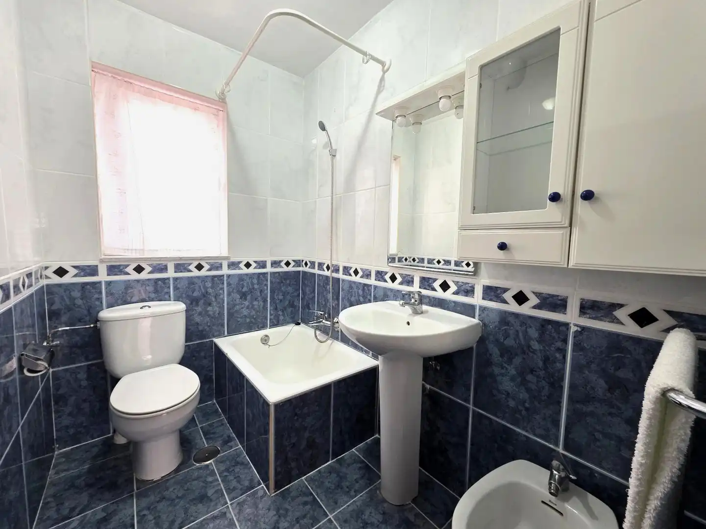 Bathroom of Flat for sale in Oviedo 