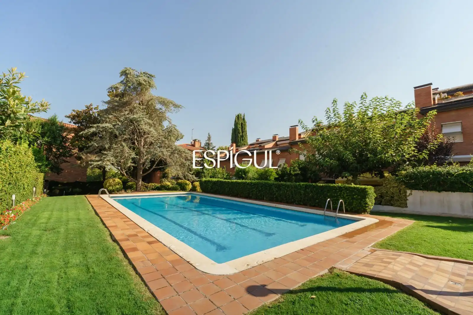 Piscina de Casa adosada en venta en Sant Cugat del Vallès con Aire acondicionado, Calefacción y Terraza
