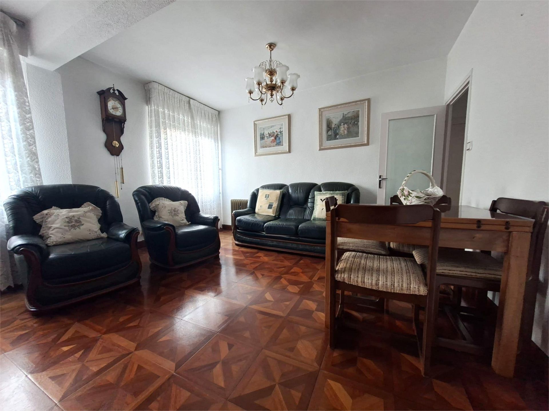 Sala d'estar de Pis en venda en Bilbao  amb Calefacció, Moblat i Forn