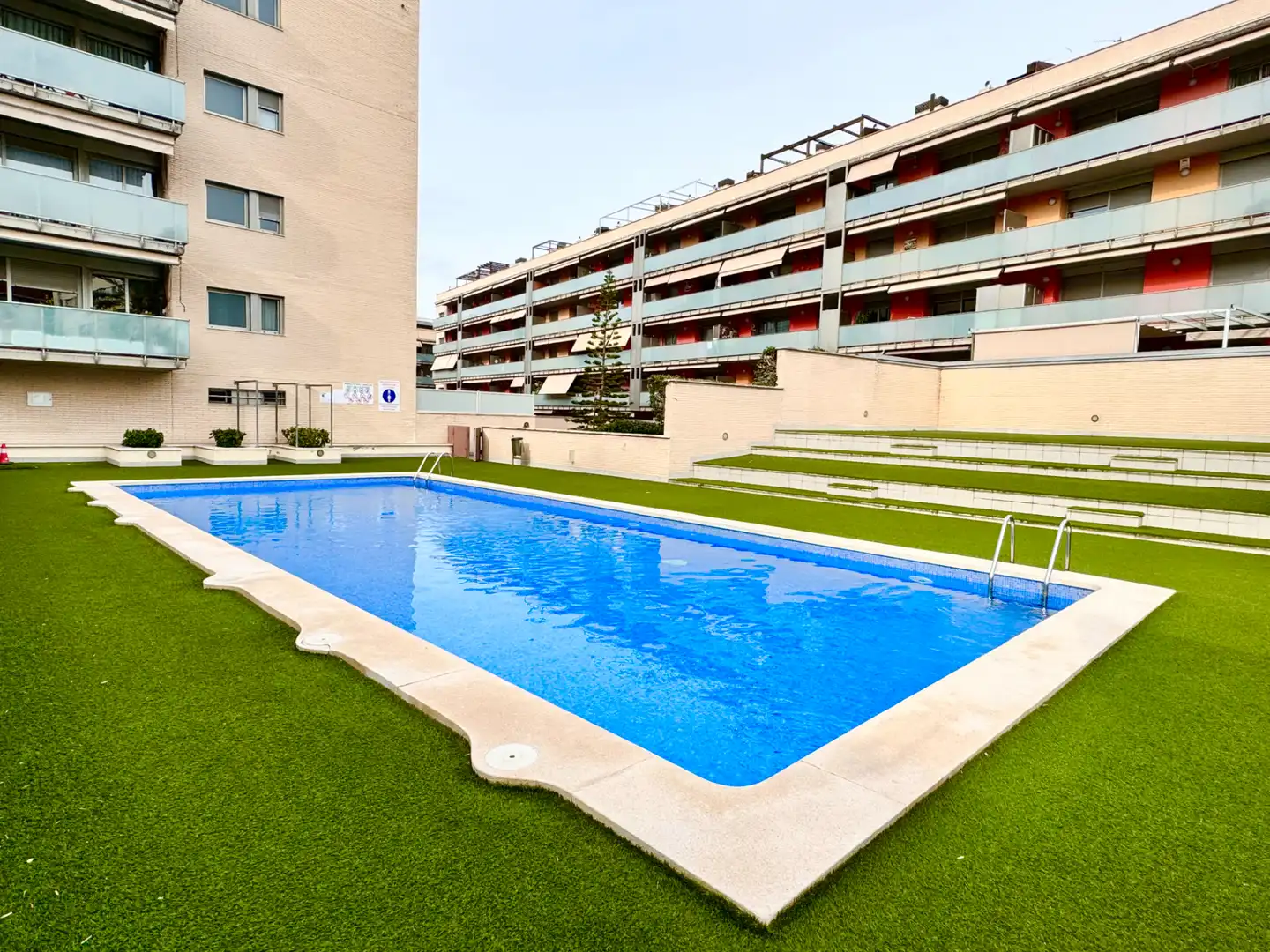 Swimming pool of Flat for rent in Badalona  with Air Conditioner, Heating and Parquet flooring