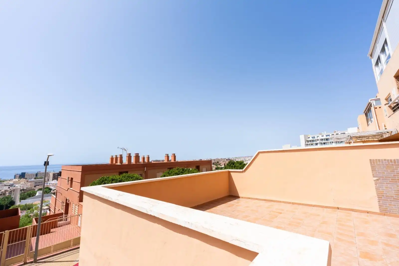 Terraza de Piso en venta en Roquetas de Mar con Aire acondicionado, Terraza y Amueblado