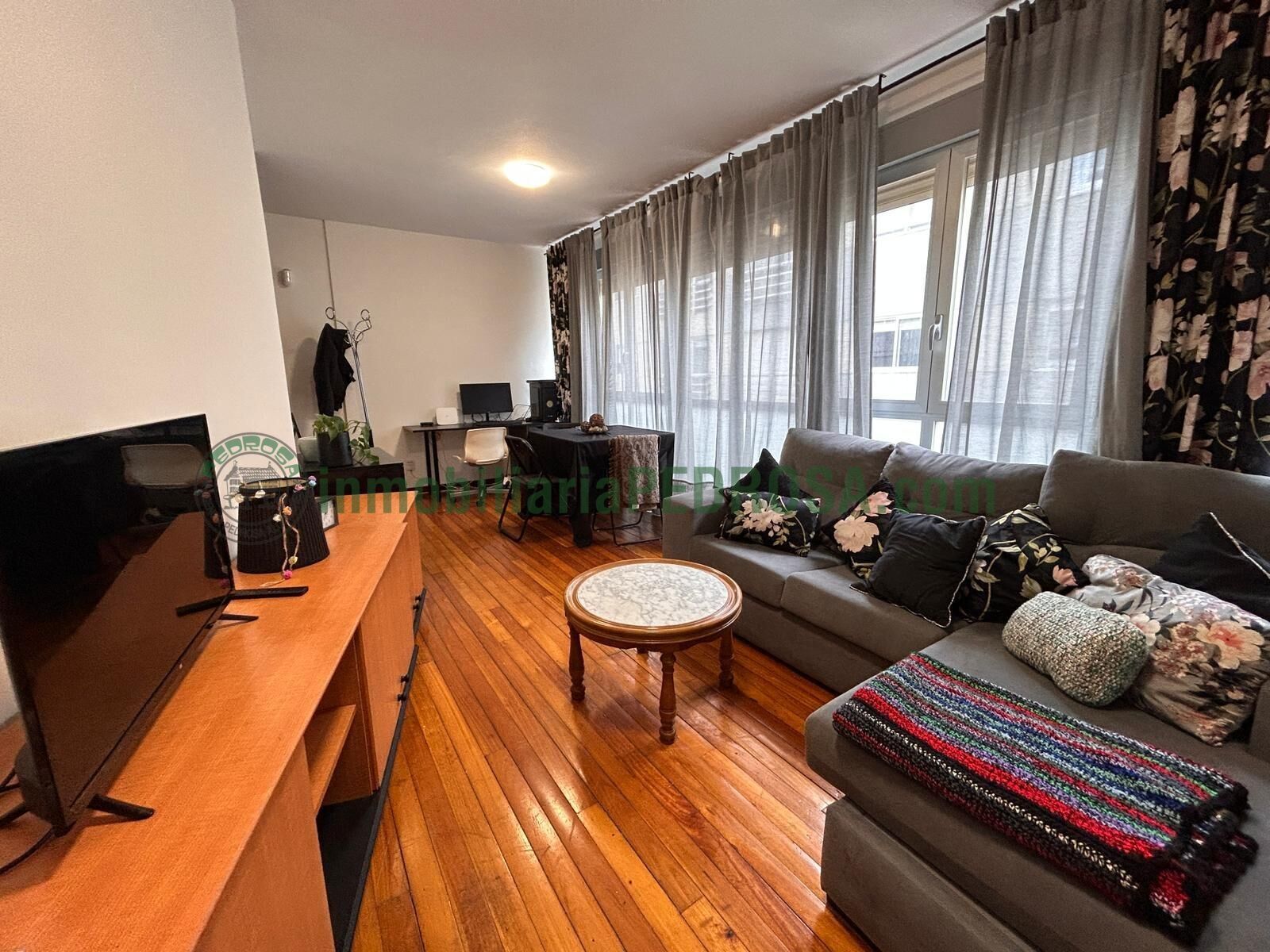 Sala d'estar de Pis en venda en Pontevedra Capital  amb Calefacció