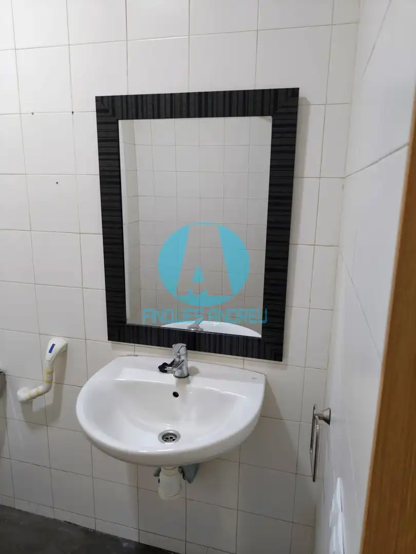 Badezimmer von Geschaftsraum zur Miete in Mataró