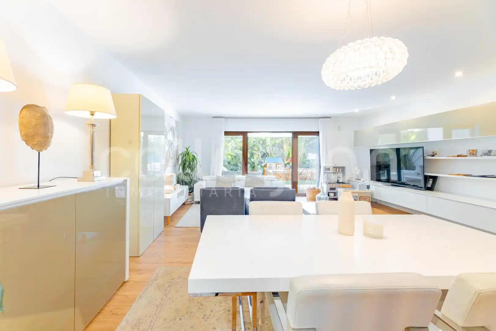 Sala de estar de Casa adosada en venta en Rocafort con Aire acondicionado, Calefacción y Jardín privado