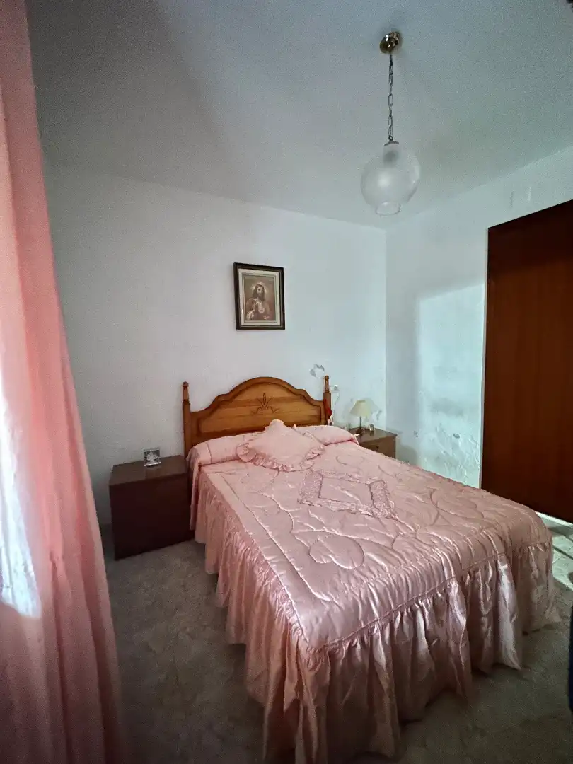 Dormitori de Casa adosada en venda en Benamargosa amb Aire condicionat, Moblat i Balcó