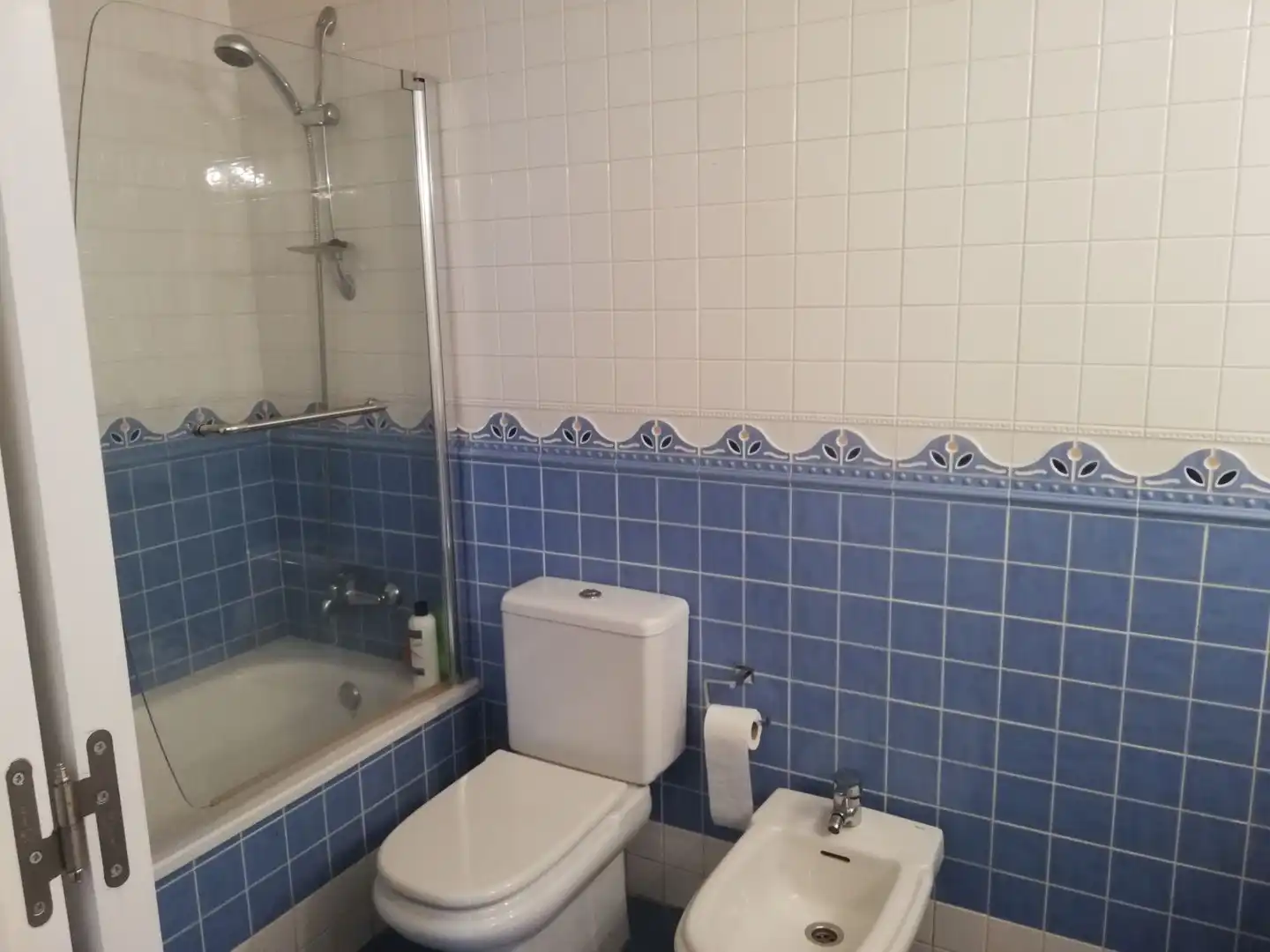 Badezimmer von Dachboden zur Miete in Huelva mit Klimaanlage, Terrasse und Möbliert