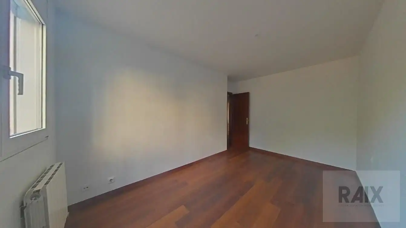 Habitación de Piso en venta en Sabadell con Calefacción y Terraza
