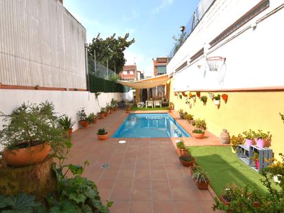 Swimming pool of House or chalet for sale in Pineda de Mar  with Air Conditioner, Heating and Private garden