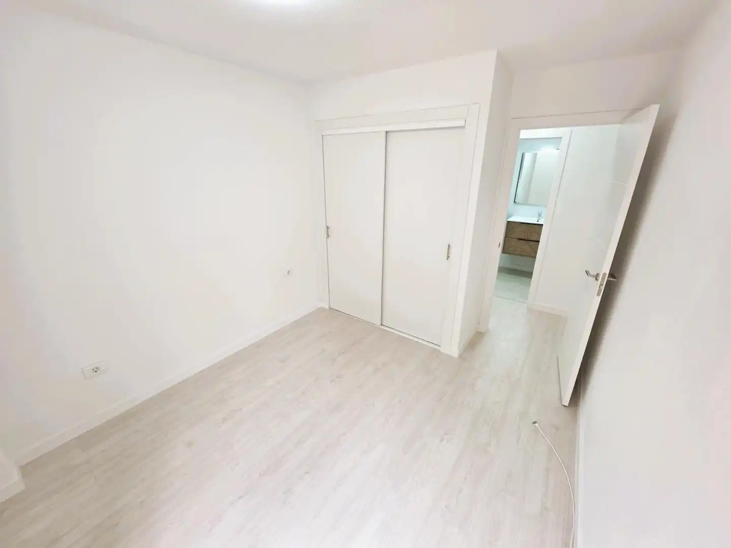 Schlafzimmer von Wohnungen zum Verkauf in Arona mit Privatgarten, Terrasse und Alarm