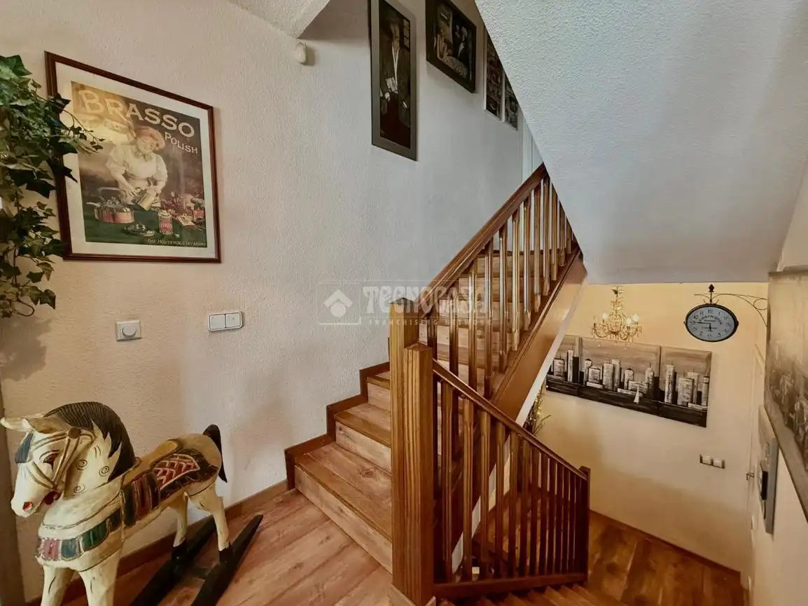 Casa adosada en venda en Villanueva de la Cañada amb Calefacció, Jardí privat i Moblat