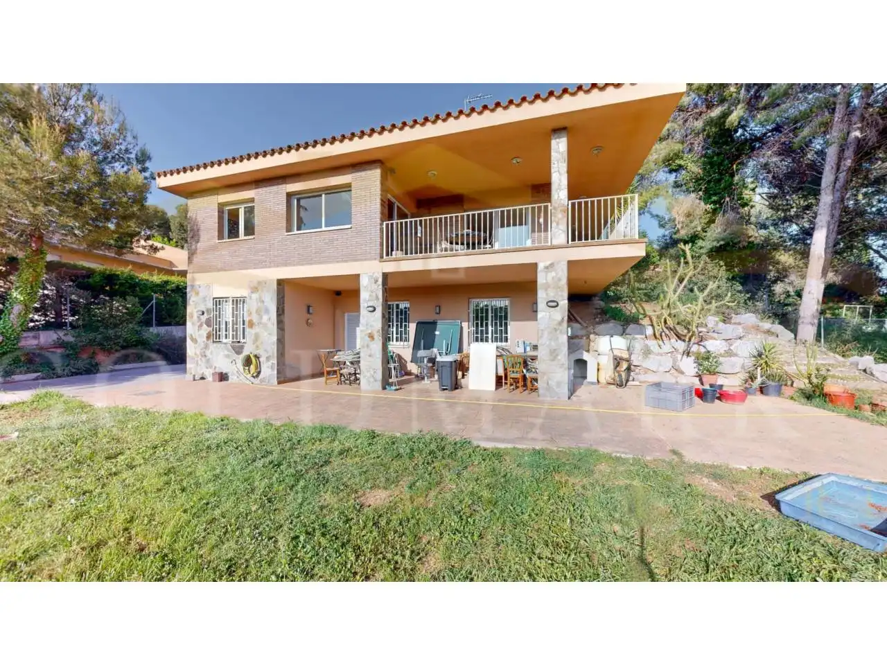 Vista exterior de Casa o xalet en venda en Sabadell amb Aire condicionat, Jardí privat i Terrassa