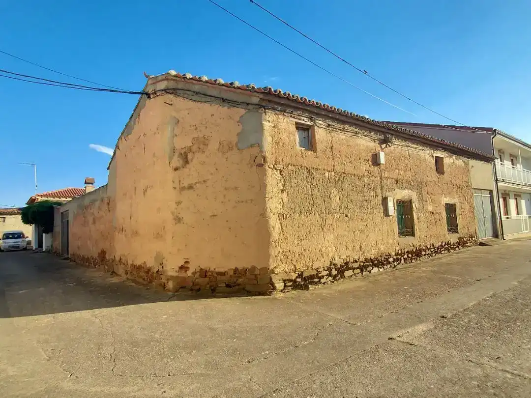 Vista exterior de Casa o xalet en venda en Pueblica de Valverde amb Balcó