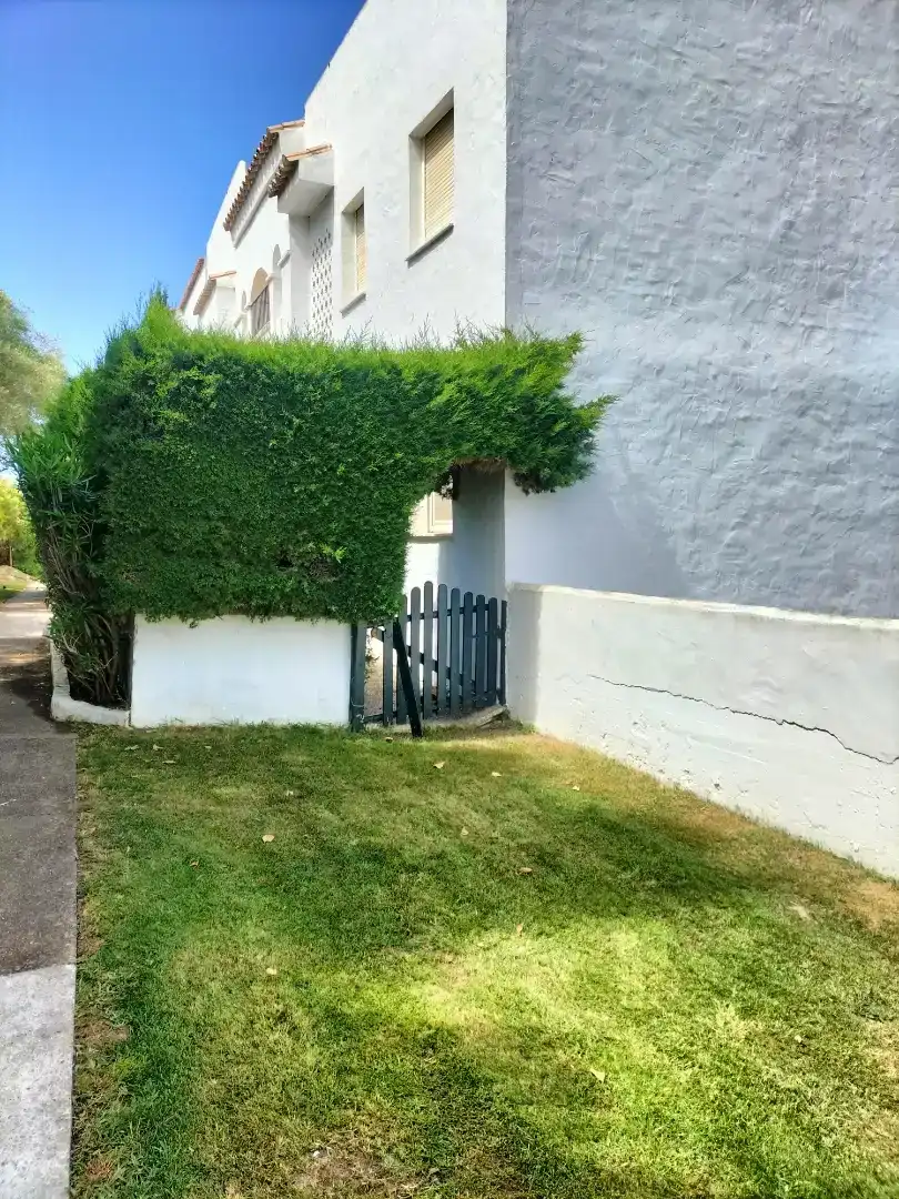 Jardí de Pis de lloguer en Zahara de los Atunes amb Aire condicionat, Piscina i Moblat