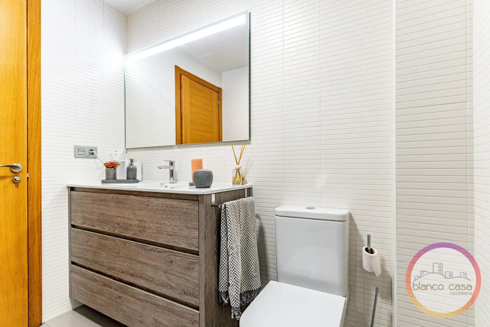 Baño de Piso de alquiler en Malpica de Bergantiños con Calefacción, Terraza y Trastero