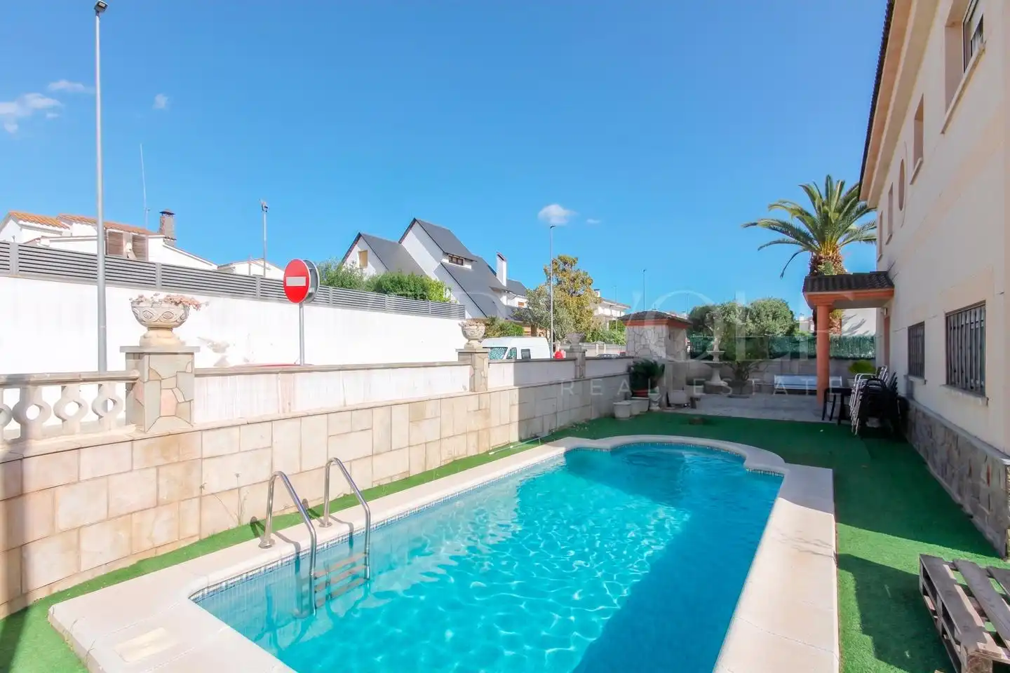 Schwimmbecken von Haus oder Chalet zum Verkauf in Polinyà mit Klimaanlage, Heizung und Privatgarten