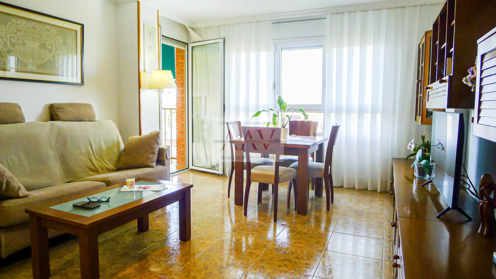 Sala de estar de Piso en venta en Cerdanyola del Vallès con Calefacción, Horno y Balcón
