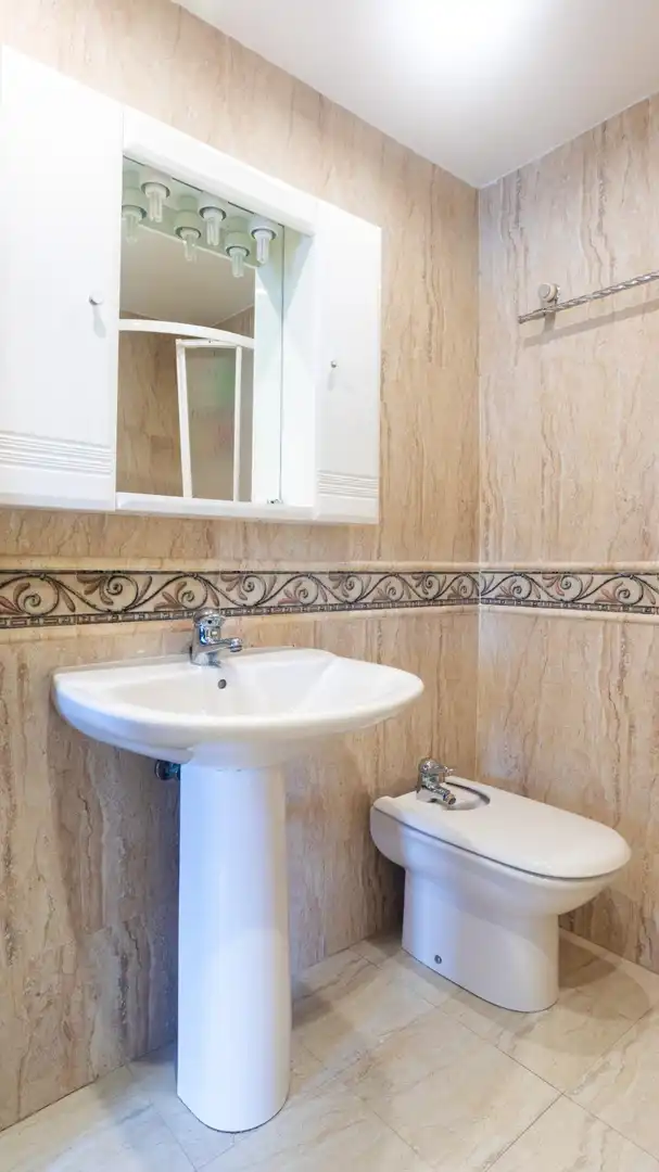 Bathroom of Flat for sale in Zaragoza  with Air Conditioner, Heating and Storage room