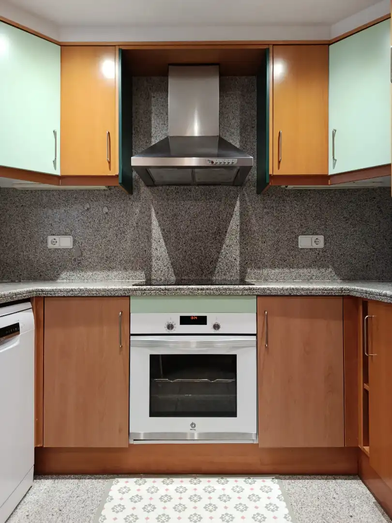 Cocina de Piso en venta en Girona con Aire acondicionado, Calefacción y Jardín privado