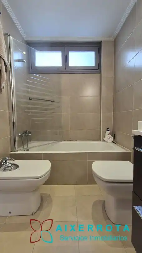 Baño de Ático en venta en Leioa con Calefacción, Terraza y Trastero