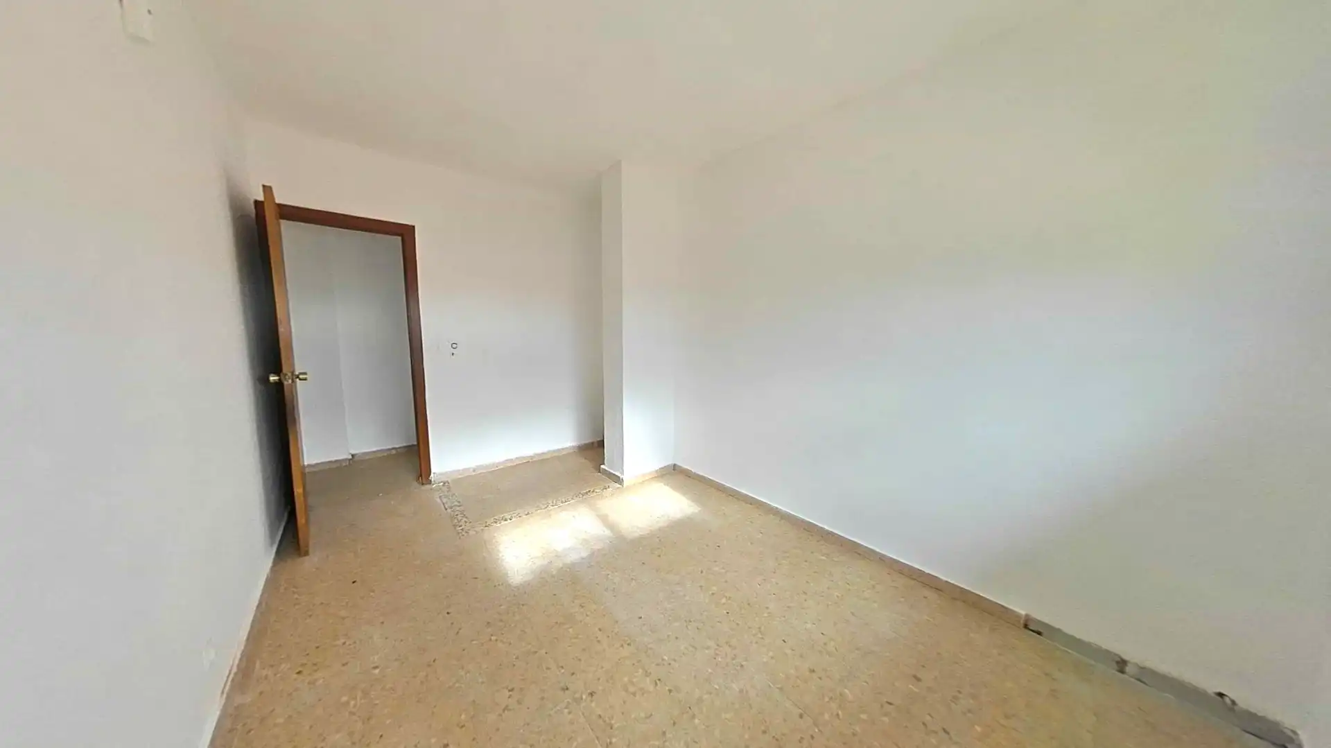 Habitación de Piso en venta en Villarrobledo con Trastero, Horno y Balcón