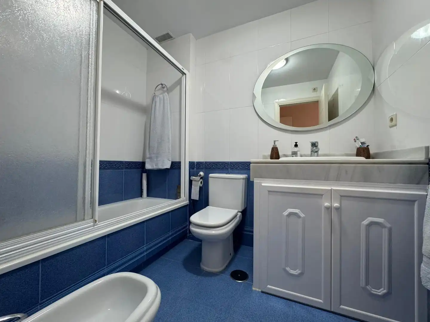 Baño de Apartamento en venta en Rota con Jardín privado, Terraza y Trastero