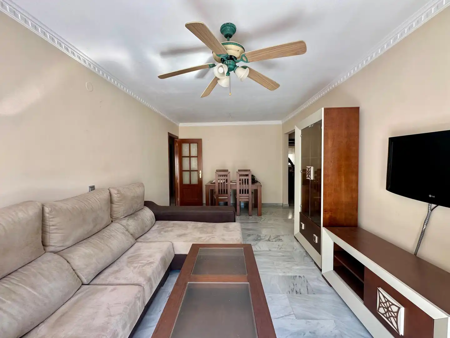 Living room of Flat for sale in Monda  with Air Conditioner, Balcony and Community pool