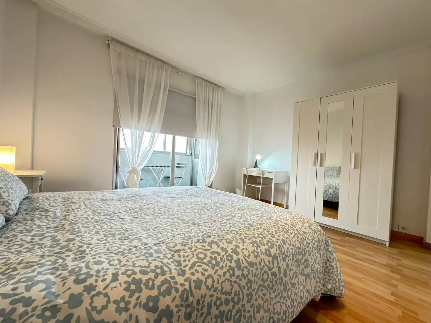 Room in Calle de San Asturio Serrano, 3, Reyes Católicos