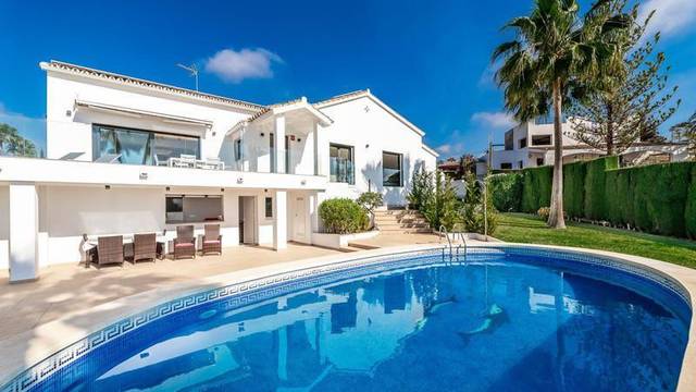 Casa-chalet en Alquiler en Elviria