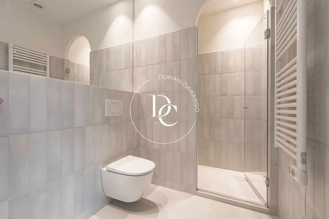 Badezimmer von Wohnung zum Verkauf in Barcelona mit Klimaanlage, Heizung und Terrasse